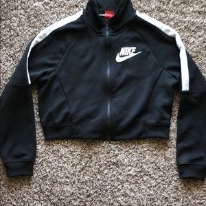 FINAL PRICE DROP 🛍 Nike half sweater zip up